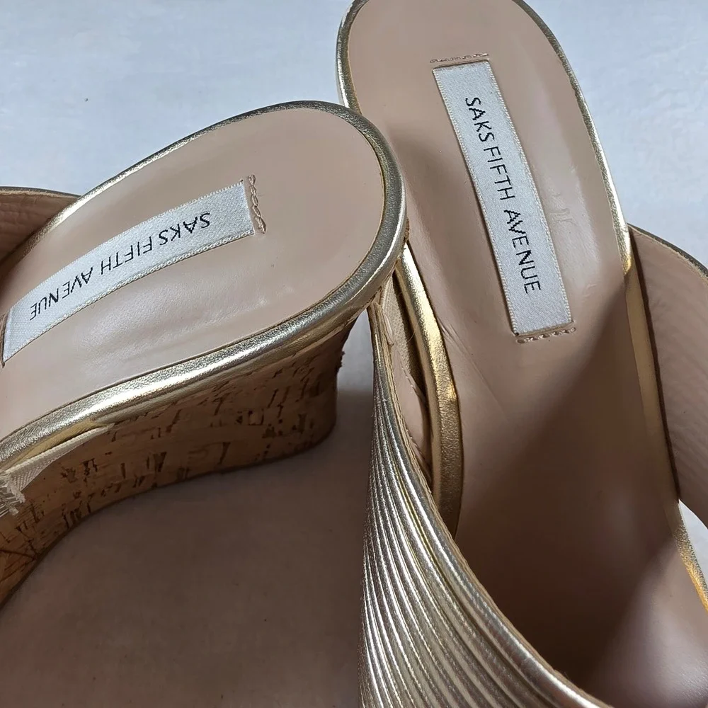 Saks Fifth Avenue Loft Gold Metallic Ribbed Crossover Cork Wedge Sandals 8M